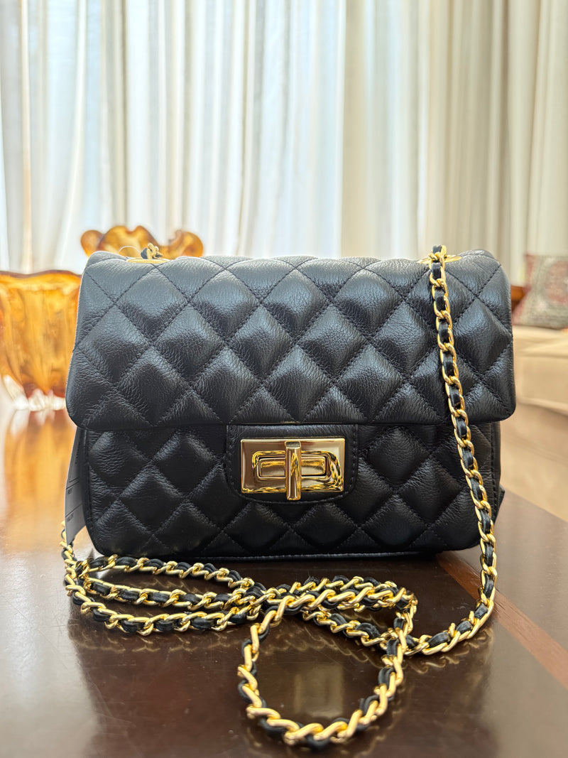 Bolsa preta matelassê Crossbody