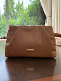 Bolsa duo/ carteira ou alça de corrente dourada.