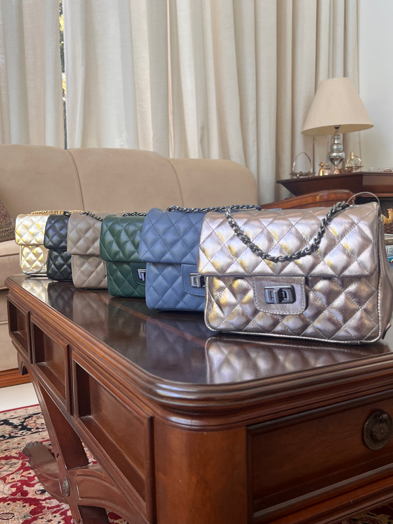 Bolsa azul matelassê Crossbody