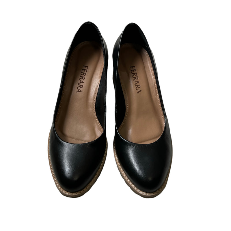 Scarpin de couro preto com salto natural 103